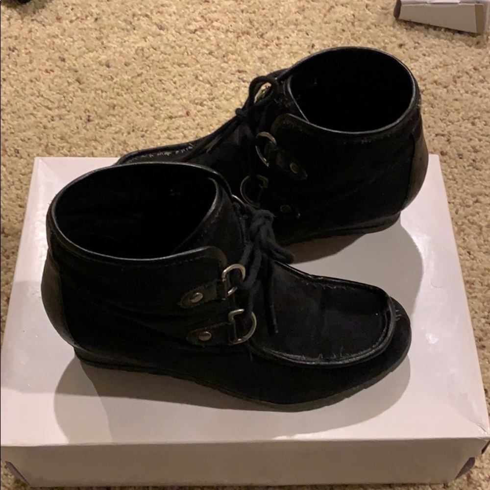 Wedge heel suede boot